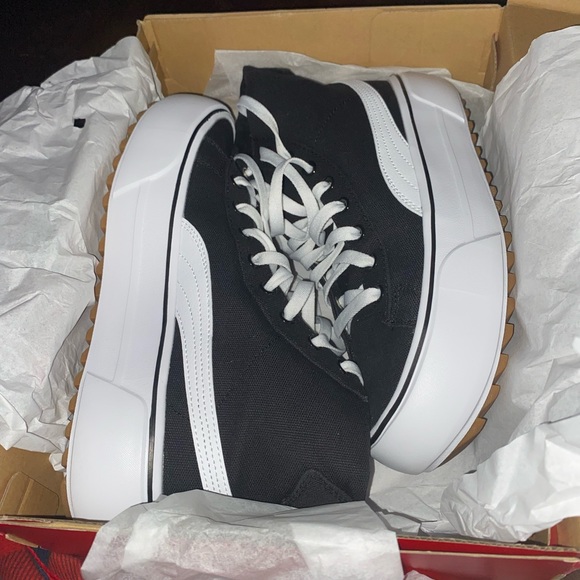 Puma - Picture 3 of 4